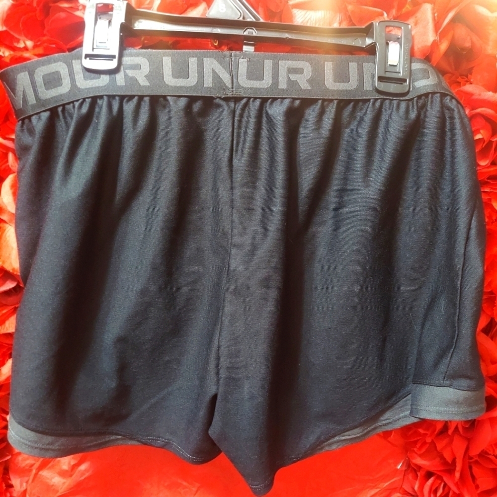 Under Armour Women's Size Large Athletic Shorts Black with Gray